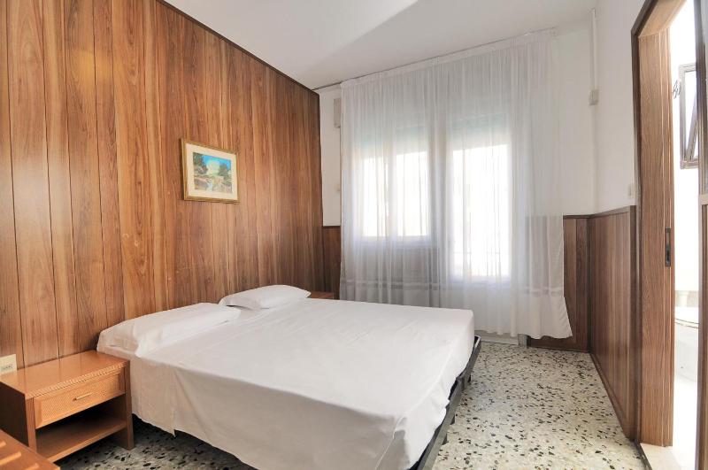 Economy Double or Twin Room image 2
