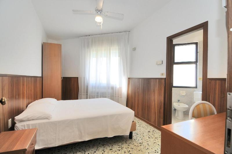Small Double Room image 2