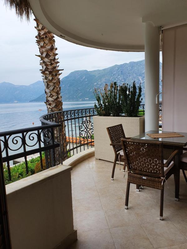 Apartment with Sea View image 3