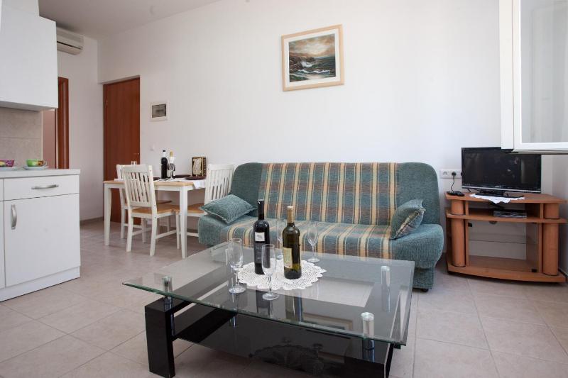 One-Bedroom Apartment image 2