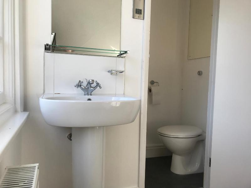 Single Room with Shower image 2