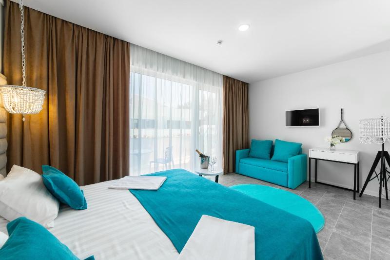 Deluxe Room image 3