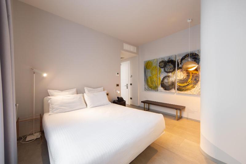 Standard Double Room image 1