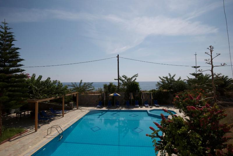 Studio with Pool View image 4
