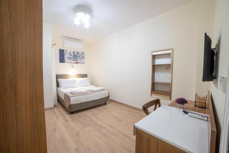 Economy Double or Twin Room image 4