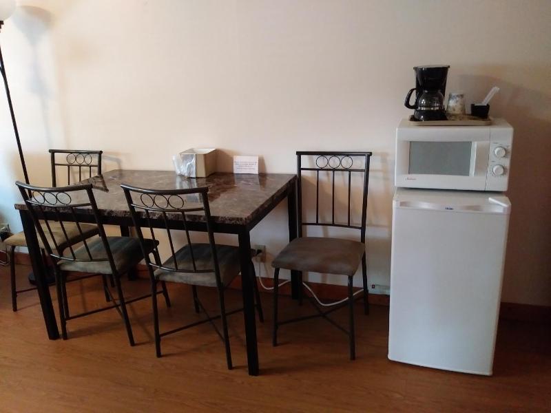 Family Room image 3