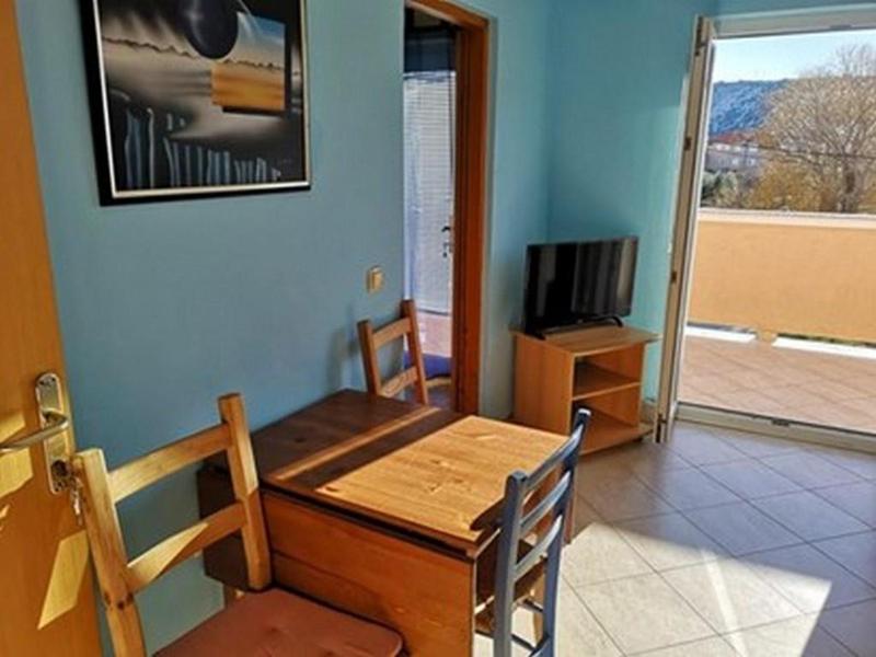 One-Bedroom Apartment with Balcony image 2