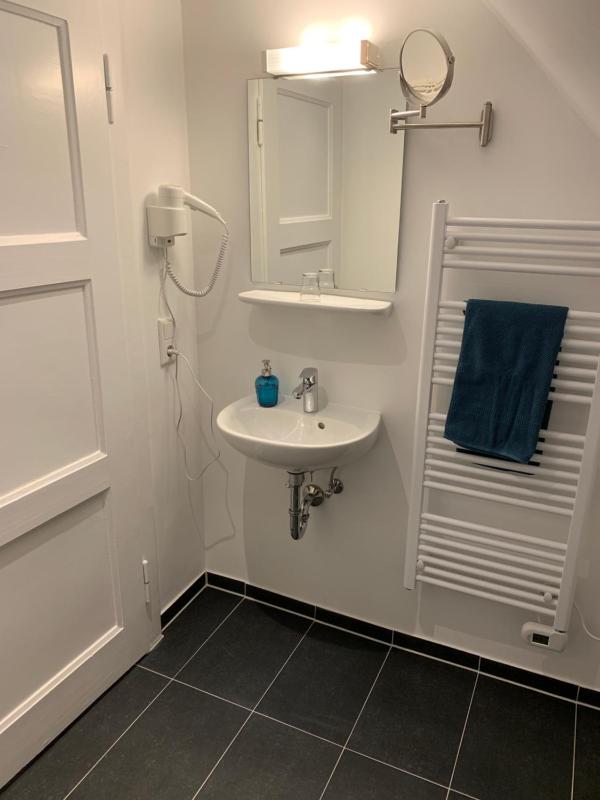 Single Room with Private External Bathroom image 2
