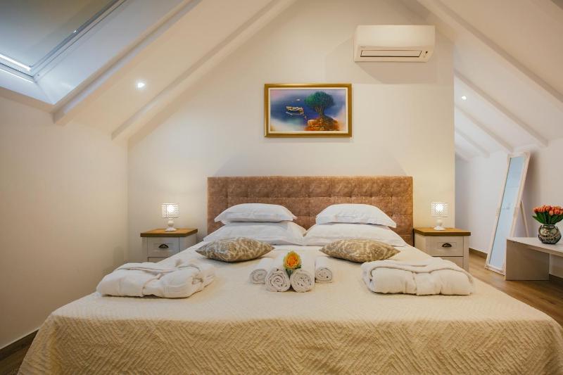 Heritage Hotel Dea Hvar - image 3