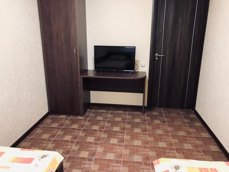 Single Bed in Dormitory Room image 2