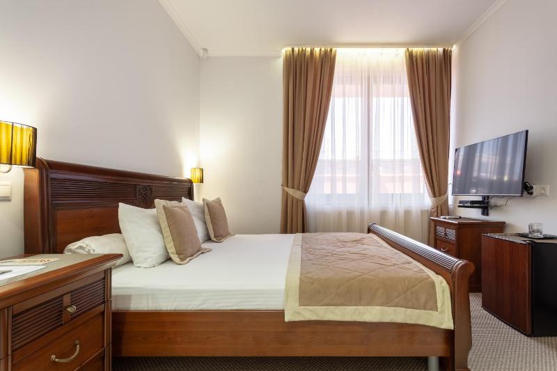 Superior Double Room without Balcony image 3
