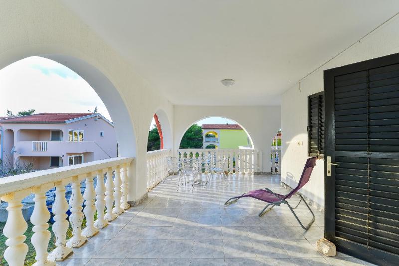 One-Bedroom Apartment image 3