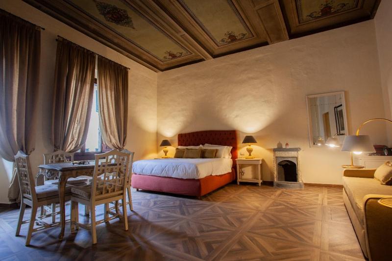 Deluxe Double Room image 3