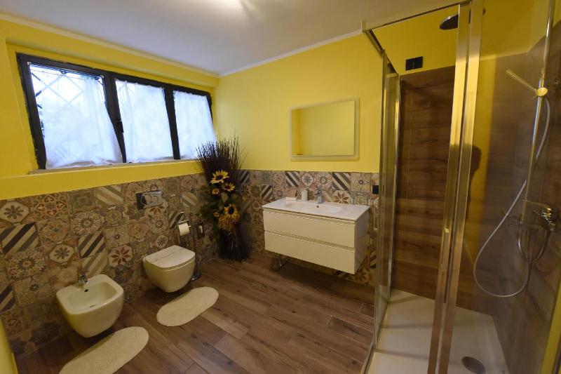 Deluxe Triple Room image 3