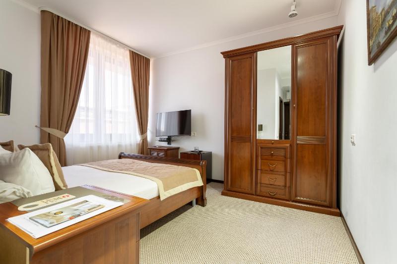 Superior Double Room without Balcony image 1