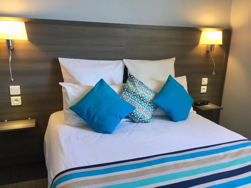 Standard Double Room image 3