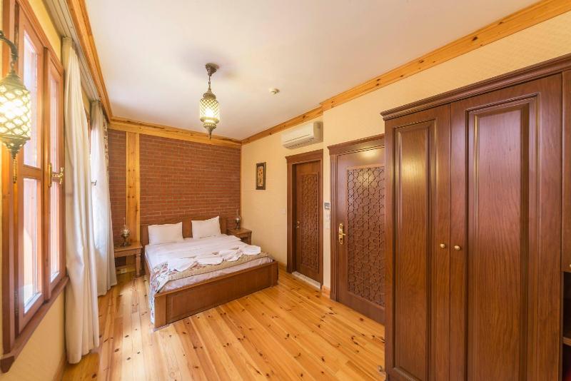 Standard Double Room image 4
