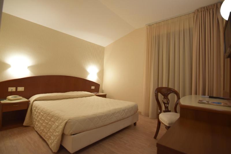 Double or Twin Room with Lake View image 4