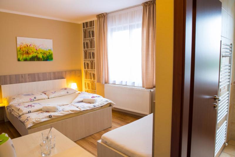 Double Room with Extra Bed image 1