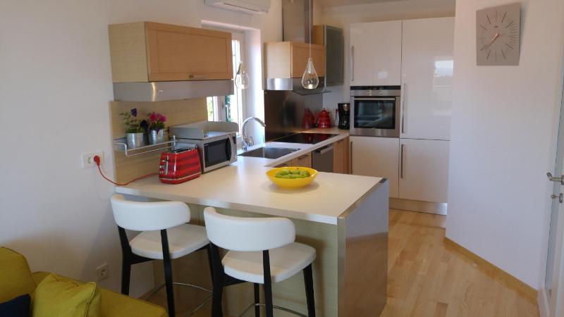 One-Bedroom Apartment image 3