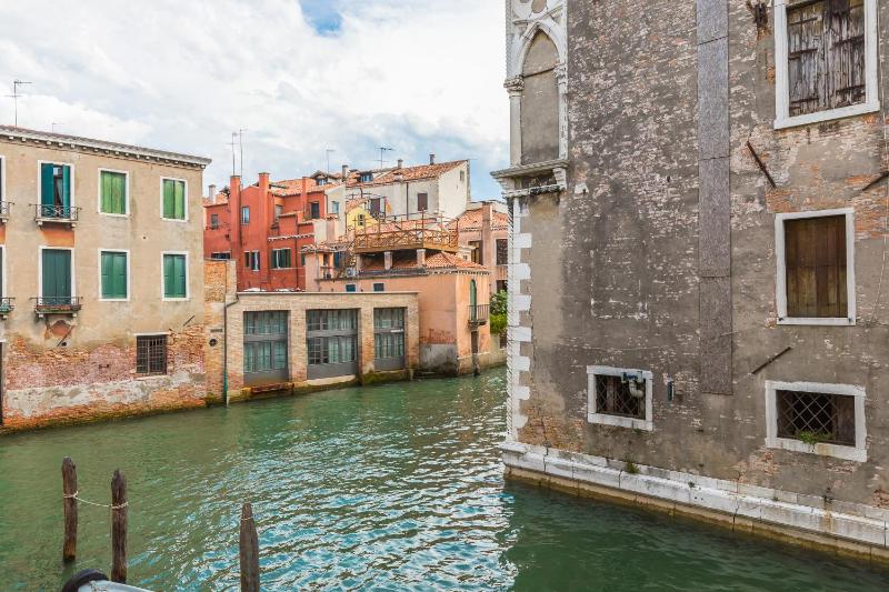 Apartment with Balcony image 3