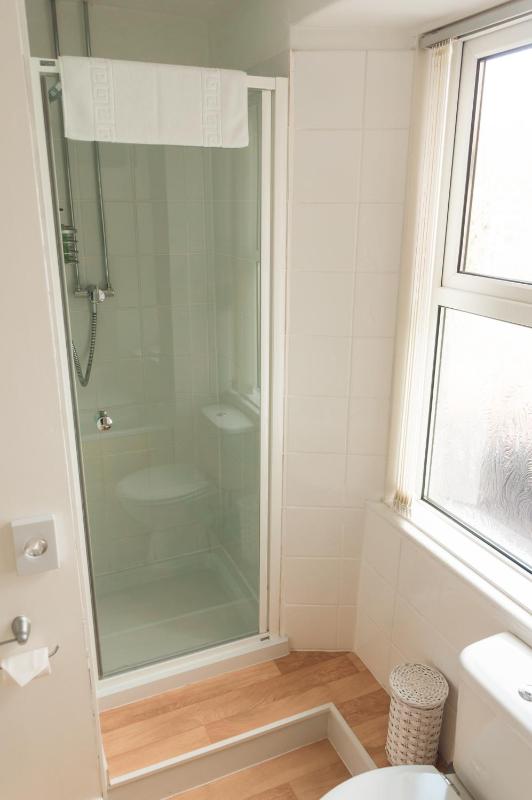 Deluxe Double Room with Bath image 2