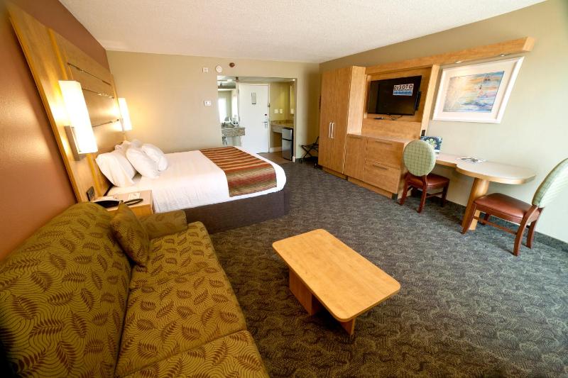 Desoto Beach Hotel - image 13