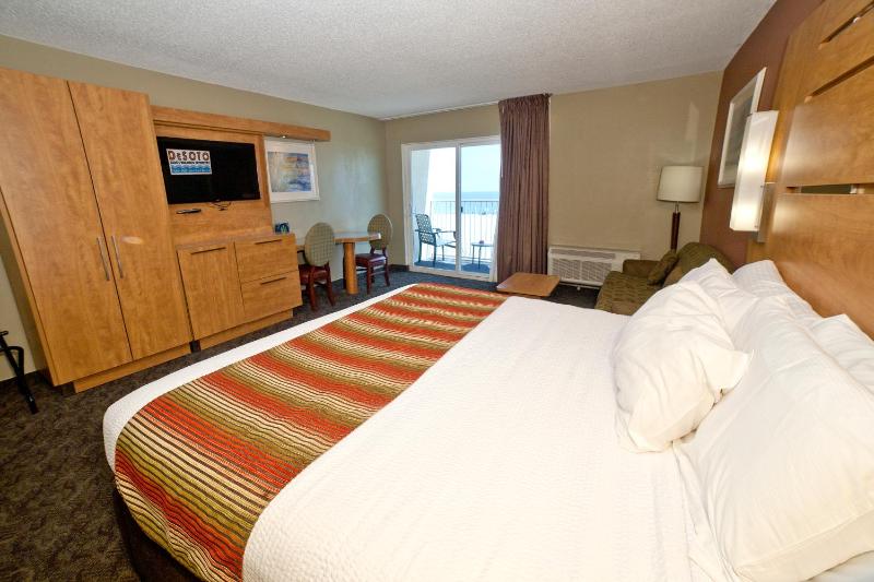 Deluxe King Room with Ocean Front View image 3