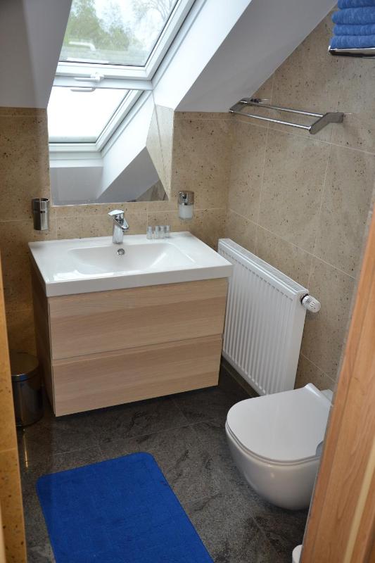 Quadruple Room with Bathroom image 3