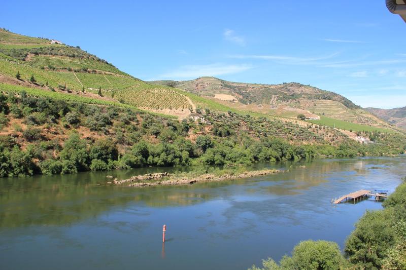 Twin Room with River View image 4