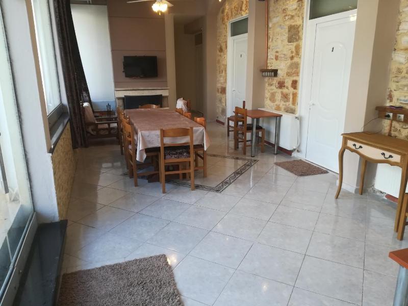 Standard Triple Room image 2