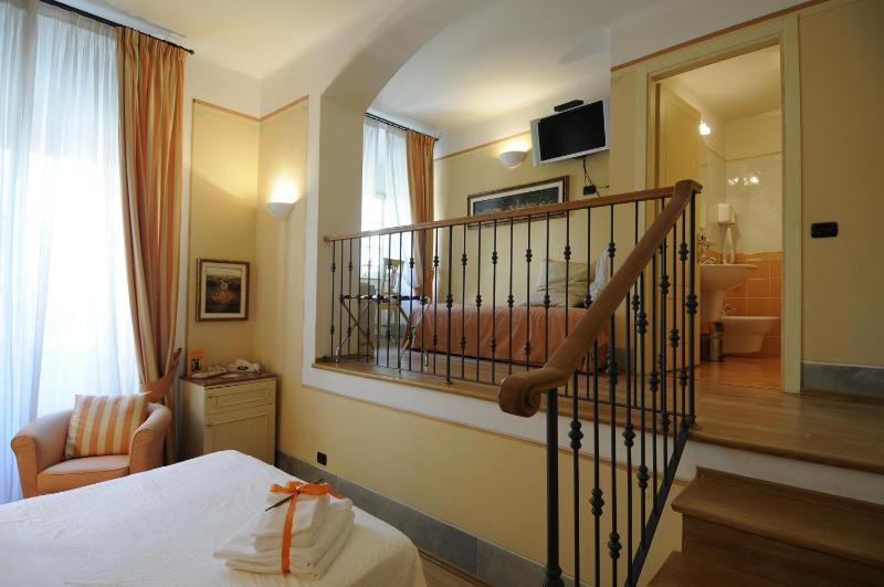Deluxe Double Room image 3