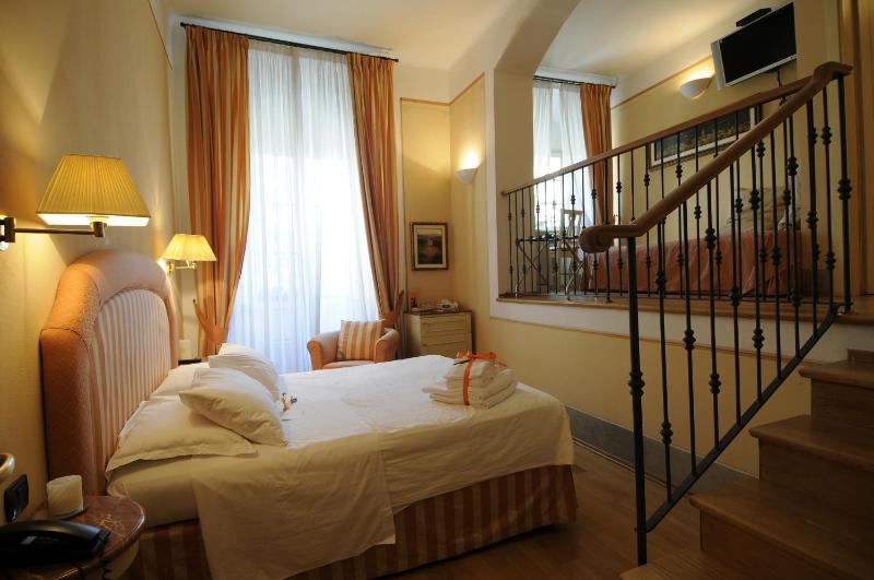 Deluxe Double Room image 2