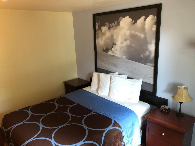 Queen Room - Mobility Access/Non-Smoking