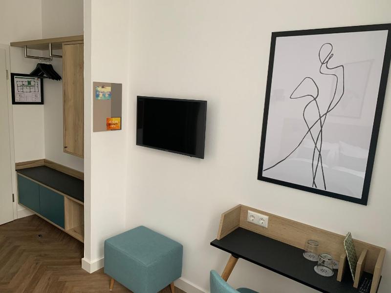 Double Room image 4