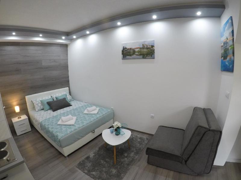 One-Bedroom Apartment image 2