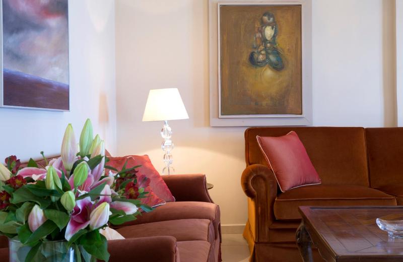 Avra Private Suites - image 11