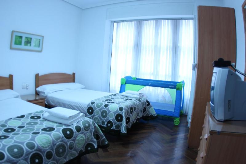 Triple Room with Shared Bathroom image 4