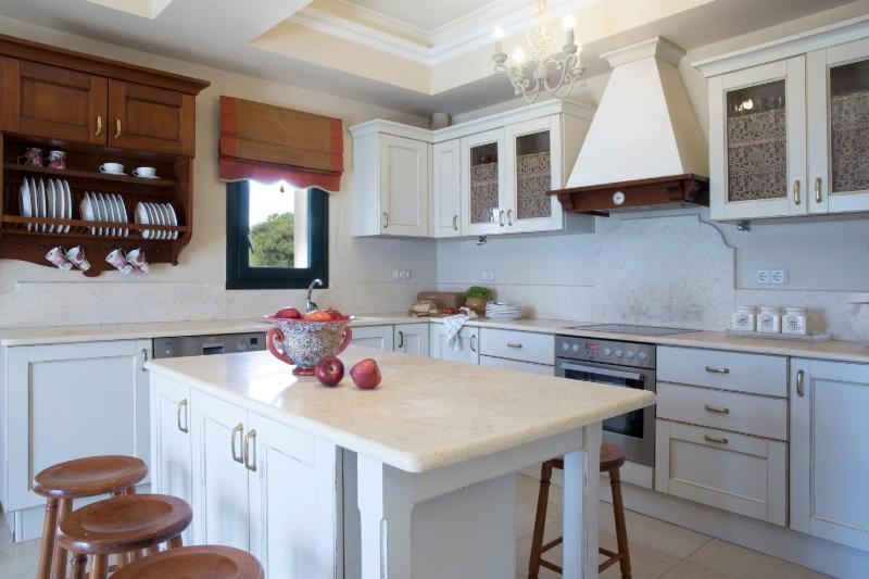 Avra Private Suites - image 23