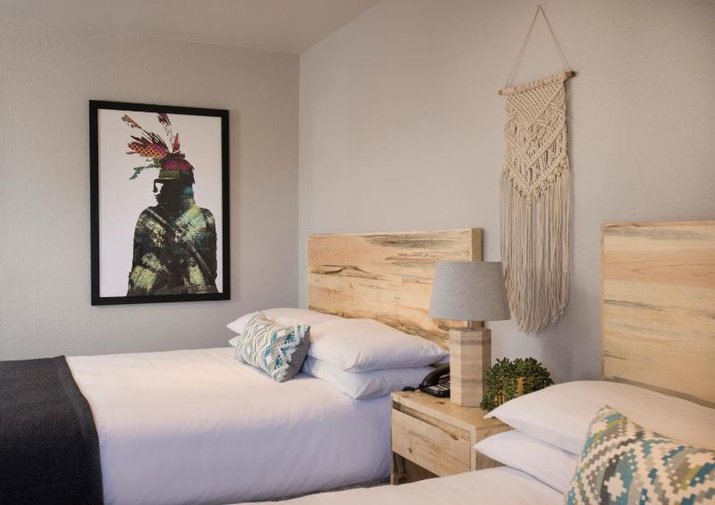Queen Room with Two Queen Beds image 3