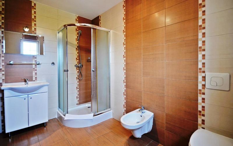 Standard Twin Room image 2