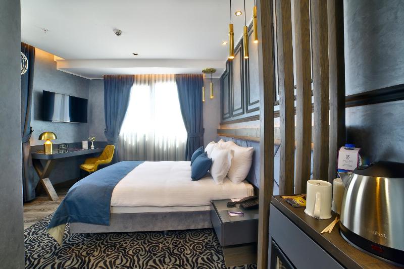 Deluxe Double Room image 2