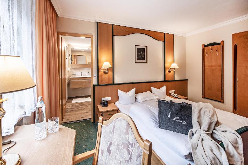 Small Double Room image 1