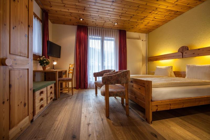Double Room with Balcony image 2