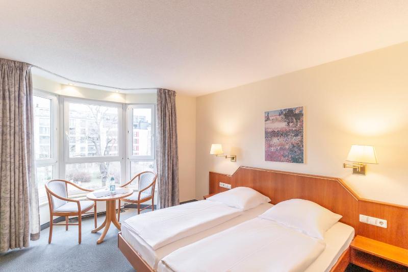 Superior Double Room image 3