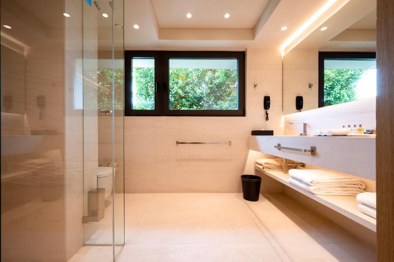 Rooftop Penthouse Suite image 2