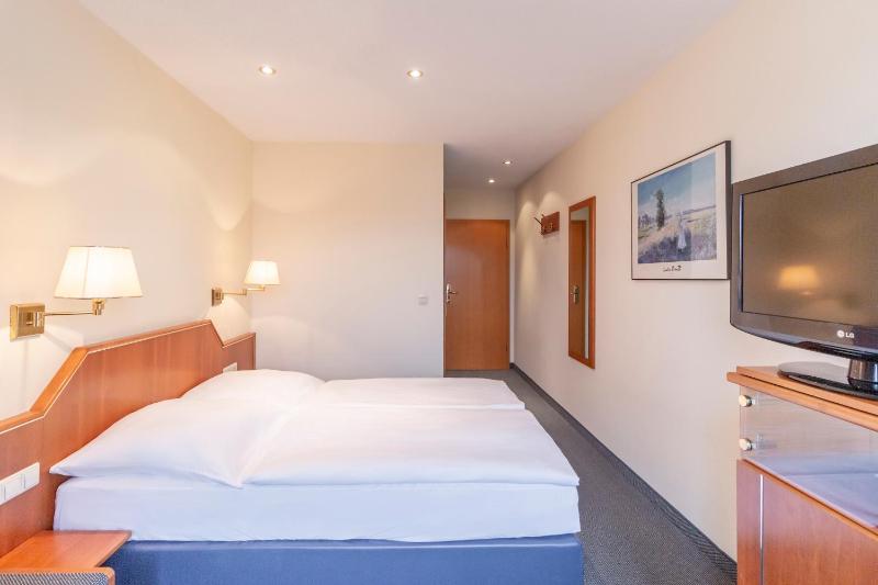 Double Room with Small Double Bed image 2