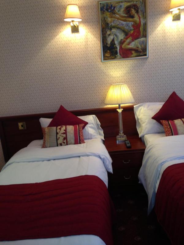 Double Room image 3