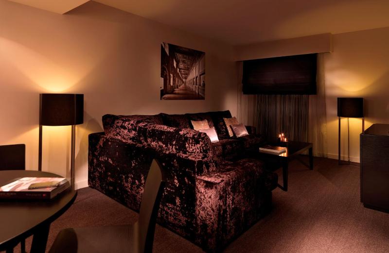 One-Bedroom Suite image 2