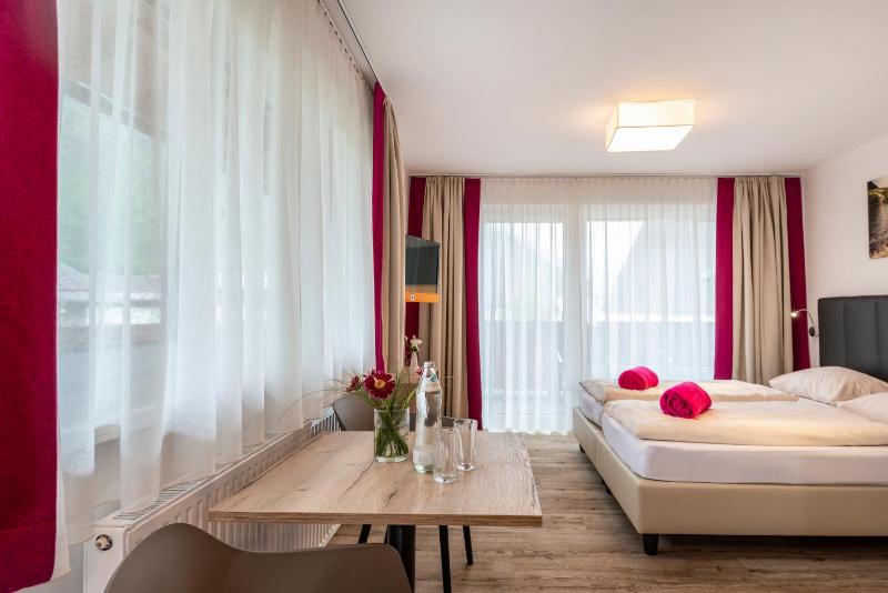 Deluxe Double Room with Balcony image 4